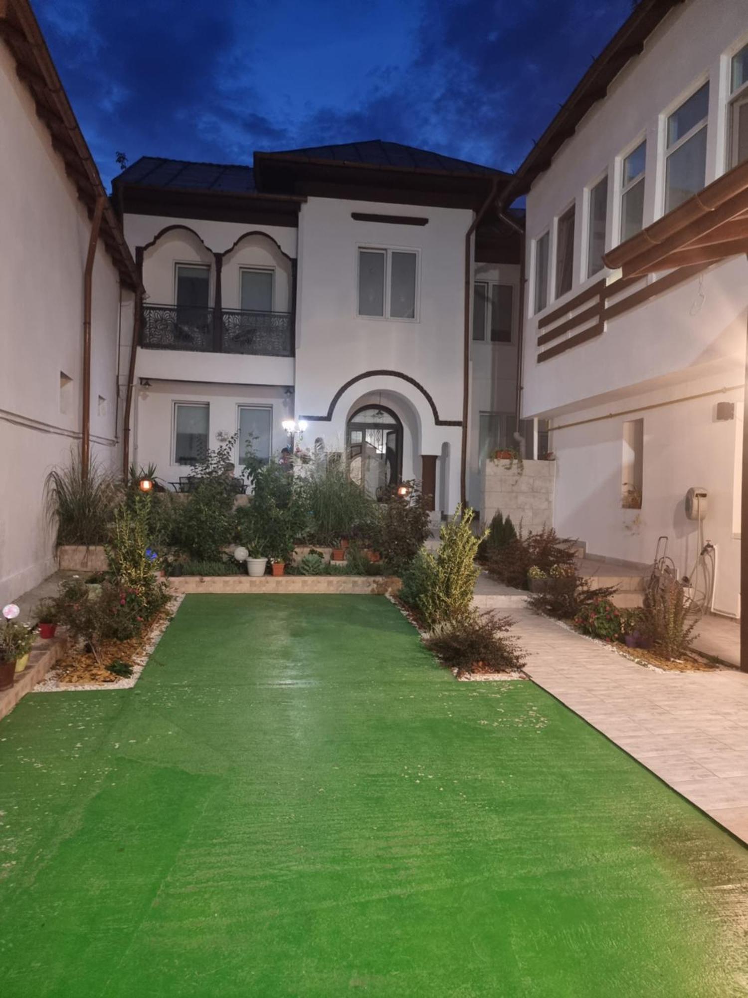 Casa Musceleana Hotell Cîmpulung Eksteriør bilde