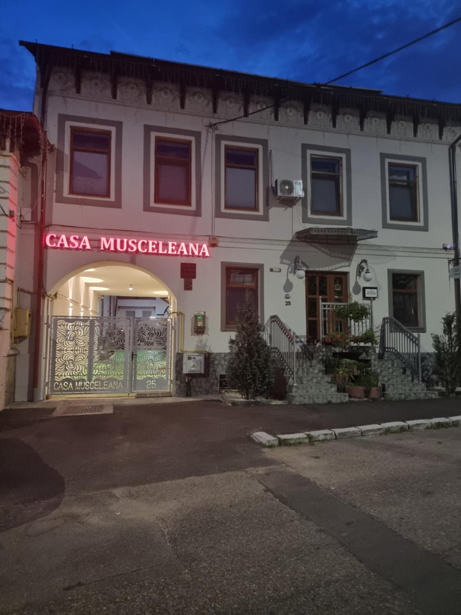 Casa Musceleana Hotell Cîmpulung Eksteriør bilde