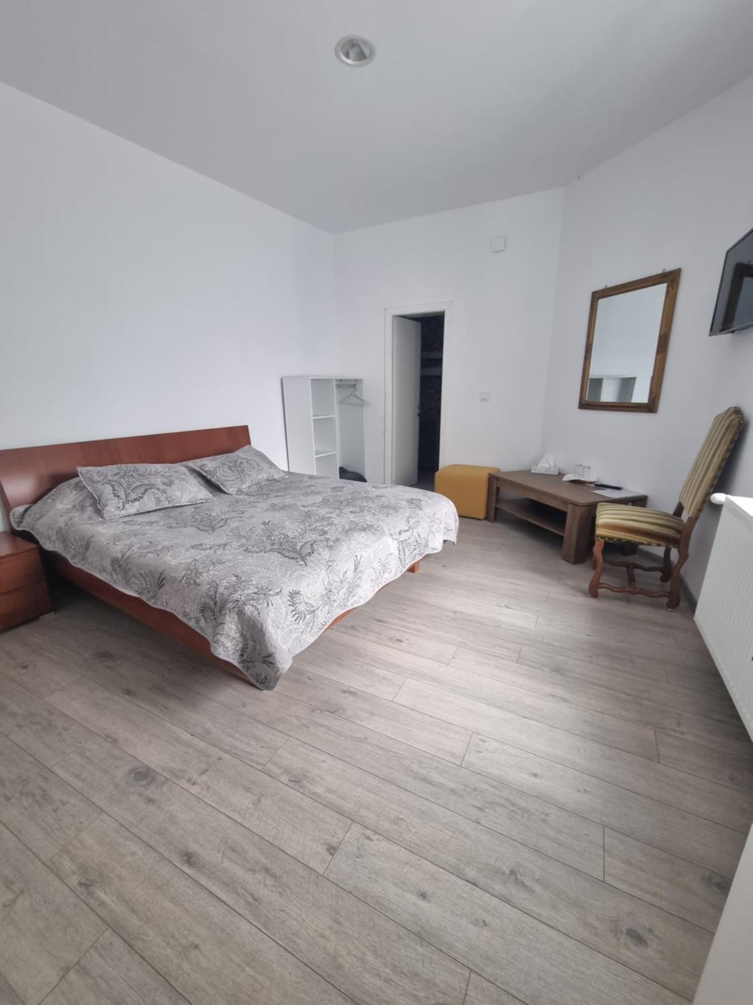 Casa Musceleana Hotell Cîmpulung Eksteriør bilde