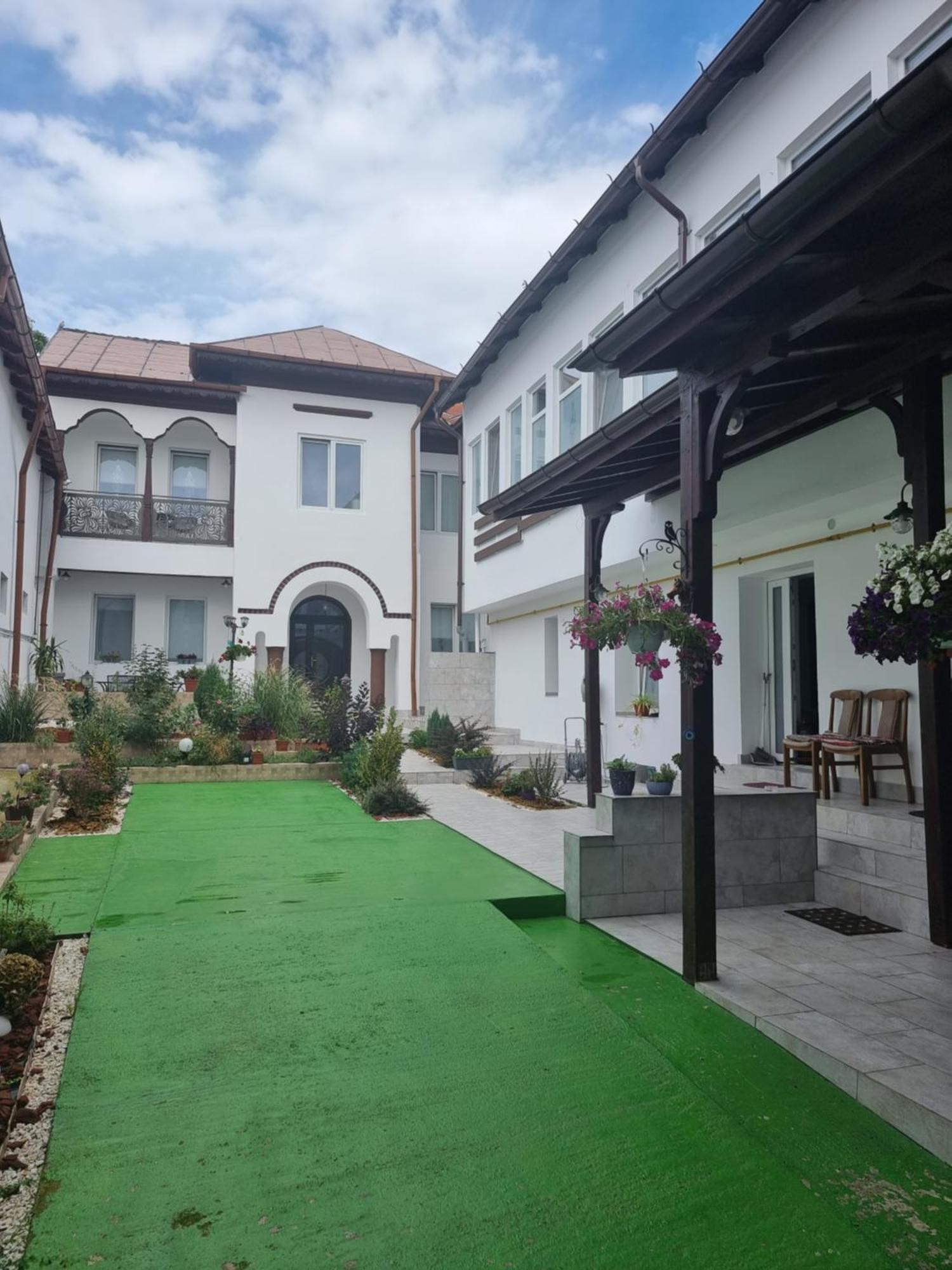 Casa Musceleana Hotell Cîmpulung Eksteriør bilde